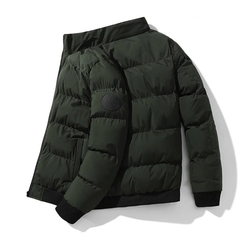 Vyriška medvilninė striukė žiemos striukė 2023 metų naujos tendencijos trumpo stiliaus pastorinta pūkinė striukė