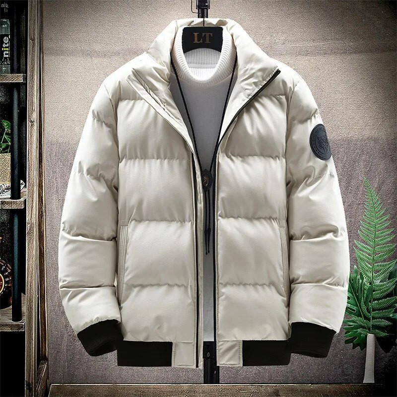Vyriška medvilninė striukė žiemos striukė 2023 metų naujos tendencijos trumpo stiliaus pastorinta pūkinė striukė