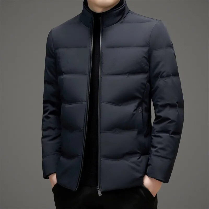 Ελαφρύ πουπουλένιο μπουφάν για μεσήλικες άντρες casual κοντά 2023 Νέο μοντέρνο μπουφάν με ζεστό γιακά