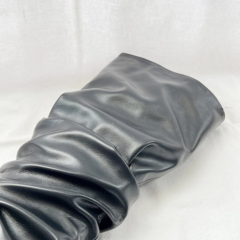 Γυναικείες μπότες ψηλοτάκουνα με πλισέ φθινόπωρο Pu 2023 Δερμάτινες μπότες καουμπόισσας με μυτερές μύτες Γυναικεία Μαύρα Λευκά Western Long Botas