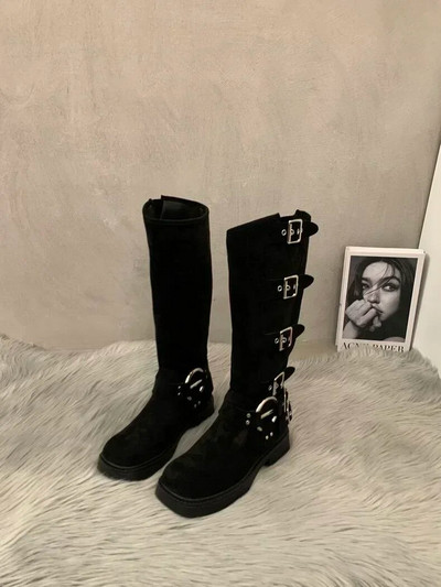 Naiste kingad 2023 Kvaliteetsed vööpandlaga naiste saapad Moodsad ümmargused põlvedeni saapad Kuummüük naiste kandilise kontsaga kingad