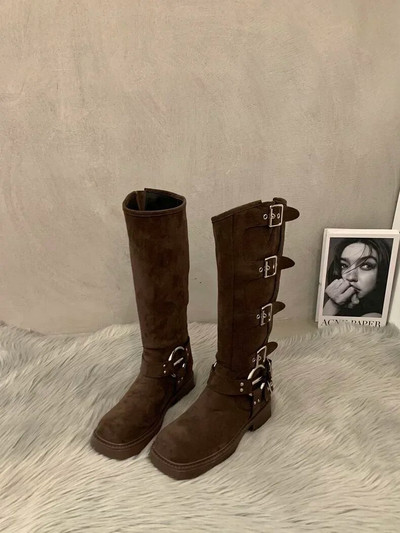 Naiste kingad 2023 Kvaliteetsed vööpandlaga naiste saapad Moodsad ümmargused põlvedeni saapad Kuummüük naiste kandilise kontsaga kingad