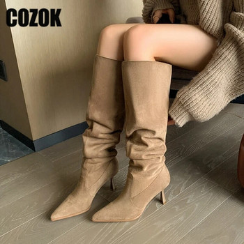 2023 Νέες πλισέ ψηλές μπότες γόνατο για γυναίκες Φθινοπωρινό Flock Μόδα ψηλά τακούνια με μυτερές μπότες σε γυναικεία παπούτσια Western