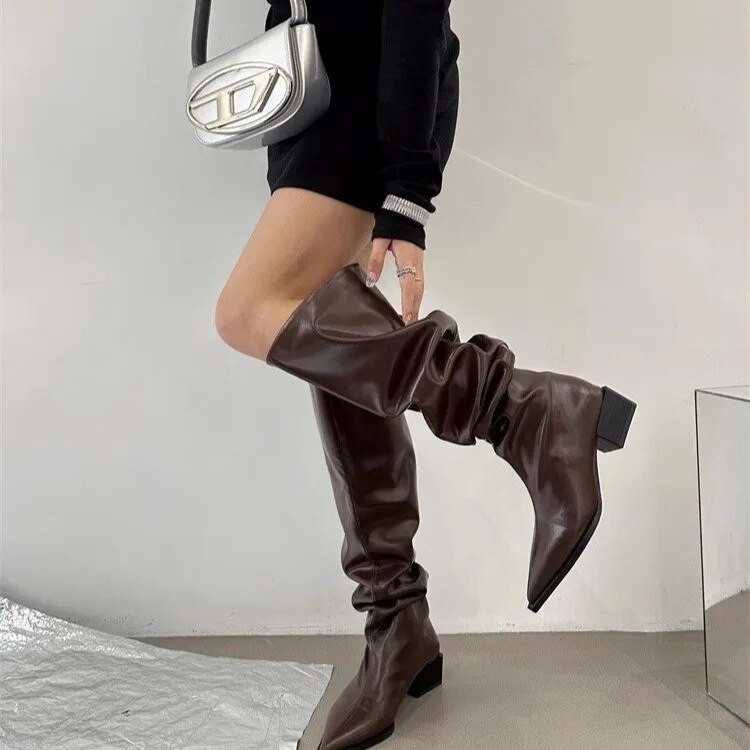 Γυναικείες μπότες ψηλά στο γόνατο με μυτερές μύτες Χειμερινές φθινοπωρινές μπότες ιππότης Flat Mid Heeled Μαύρες Λευκές Καφέ Γυναικείες μπότες για πάρτι