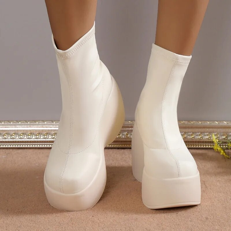 Moteriški batai su pleištiniais 2023 m. rudens gotikos stiliaus moteriški batai Klasikiniai apvalūs batai su platforma aukštakulniai kulkšnies batai Punk vakarėlio žieminiai batai