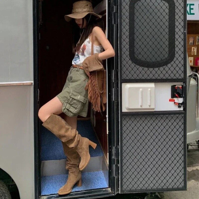 Moteriški batai išpardavimas 2023 m. Aukštos kokybės kvadratinės galvos tvirti batai rudeniniai paprasti madingi batai kvadratiniais aukštakulniais zomšiniais aukštakulniais