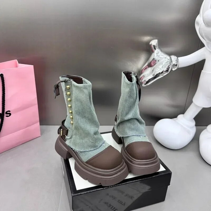 2023. aasta moekingad naistele Sisselibistatavad naiste saapad Kvaliteetsed neet naiste vabaajasaapad Uued ümara varba platvormiga poolsaapad