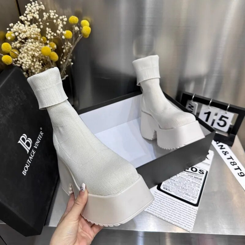 Kingad naistele 2023 Uued mugavad hingavad elastsed naiste saapad Turske kontsaga platvormiga punksaapad talvemood gooti kingad