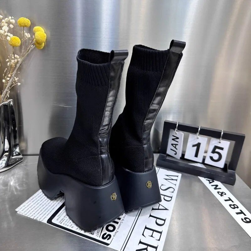 Kingad naistele 2023 Uued mugavad hingavad elastsed naiste saapad Turske kontsaga platvormiga punksaapad talvemood gooti kingad