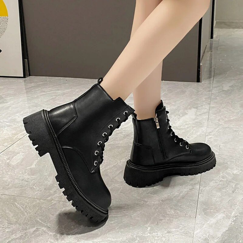 Rimocy γυναικείες αδιάβροχες μπότες για χιόνι 2023 Χειμερινές αντιολισθητικές ζεστές βελούδινες μπότες αστραγάλου Γυναικείες μποτάκια με κορδόνια πλατφόρμα μοτοσικλέτας Mujer
