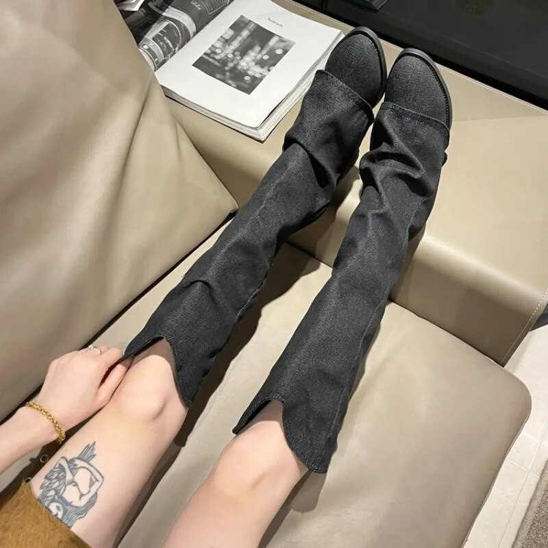 Klostuoti mėlyni džinsiniai aukštakulniai moteriški batai 2023 m. rudens storu kulnu smailia nosimi Kaubojiški batai, moteriški slydimo Vakarų ilgaauliai