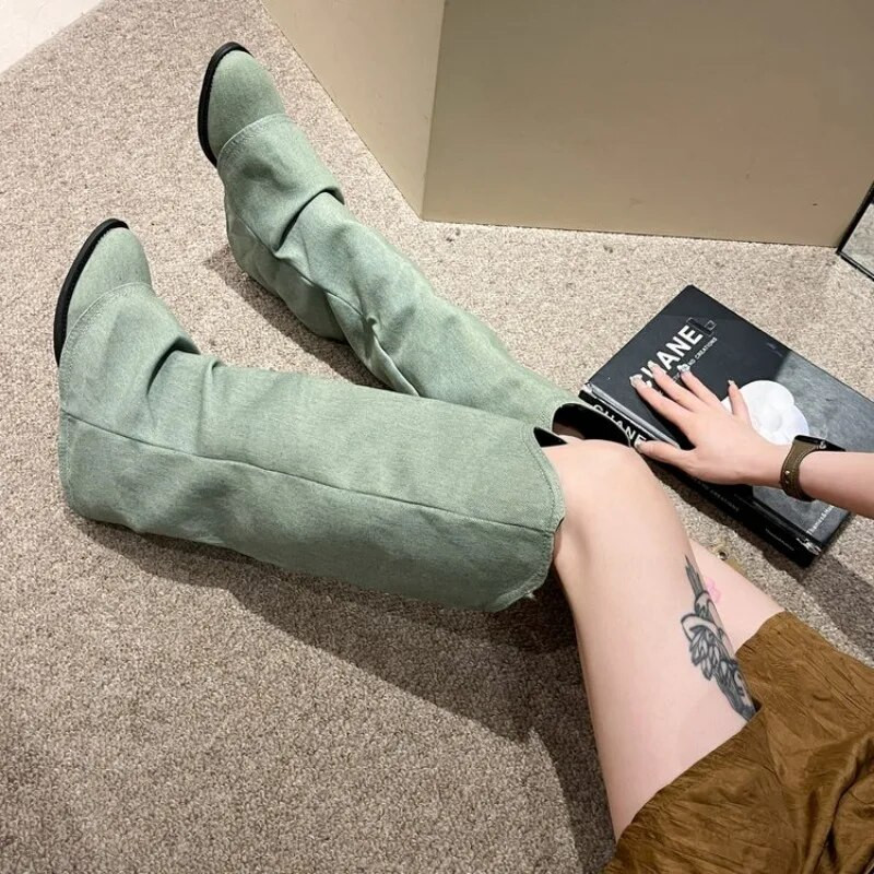 Klostuoti mėlyni džinsiniai aukštakulniai moteriški batai 2023 m. rudens storu kulnu smailia nosimi Kaubojiški batai, moteriški slydimo Vakarų ilgaauliai