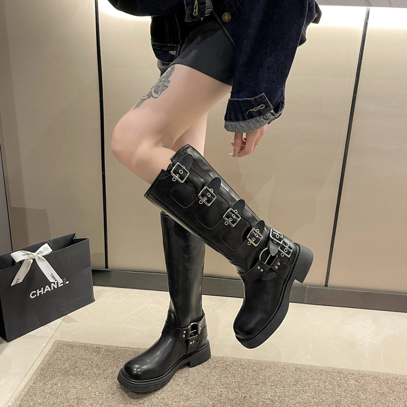 Naiste saapad põlvekõrguse platvormiga, naastudega stiilsed Knight Combat Gothic elegantsed keskmise kontsaga naiste mootorrattakingad