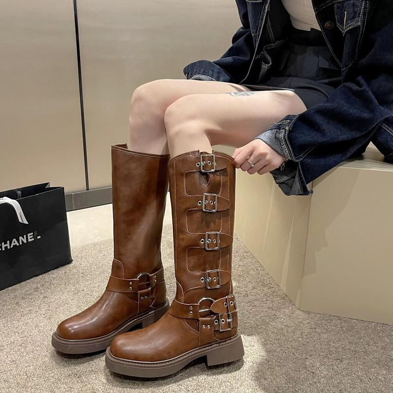 Naiste saapad põlvekõrguse platvormiga, naastudega stiilsed Knight Combat Gothic elegantsed keskmise kontsaga naiste mootorrattakingad