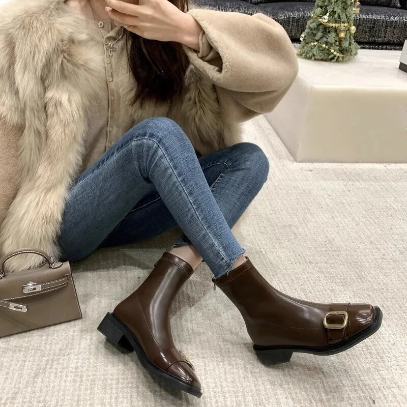 Φθινοπωρινές χειμερινές δερμάτινες κοντές μπότες για γυναίκες Μόδα μεταλλική πόρπη τετράγωνο γυναικεία παπούτσια Ευέλικτα μποτάκια με φερμουάρ με μεγάλο τακούνι