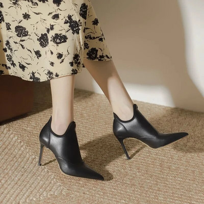 Moodsad kõrge kontsaga poolsaapad, terava ninaga libisevad nahast kingad naistele Temperament õhukesed kontsad lühikesed saapad Mustad peokingad