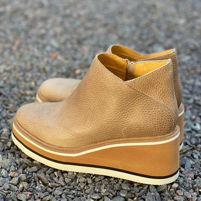 Zipper Wedges Γυναικείες μπότες με στρογγυλά δάχτυλα Γυναικείες μοντέρνες μπότες PU Δερμάτινες μονόχρωμες ραφές Γυναικεία casual παπούτσια γυναικεία