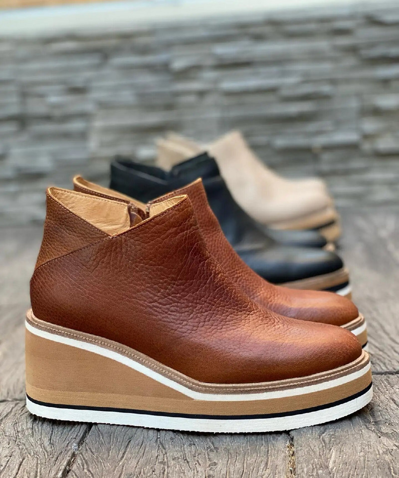 Zipper Wedges Γυναικείες μπότες με στρογγυλά δάχτυλα Γυναικείες μοντέρνες μπότες PU Δερμάτινες μονόχρωμες ραφές Γυναικεία casual παπούτσια γυναικεία