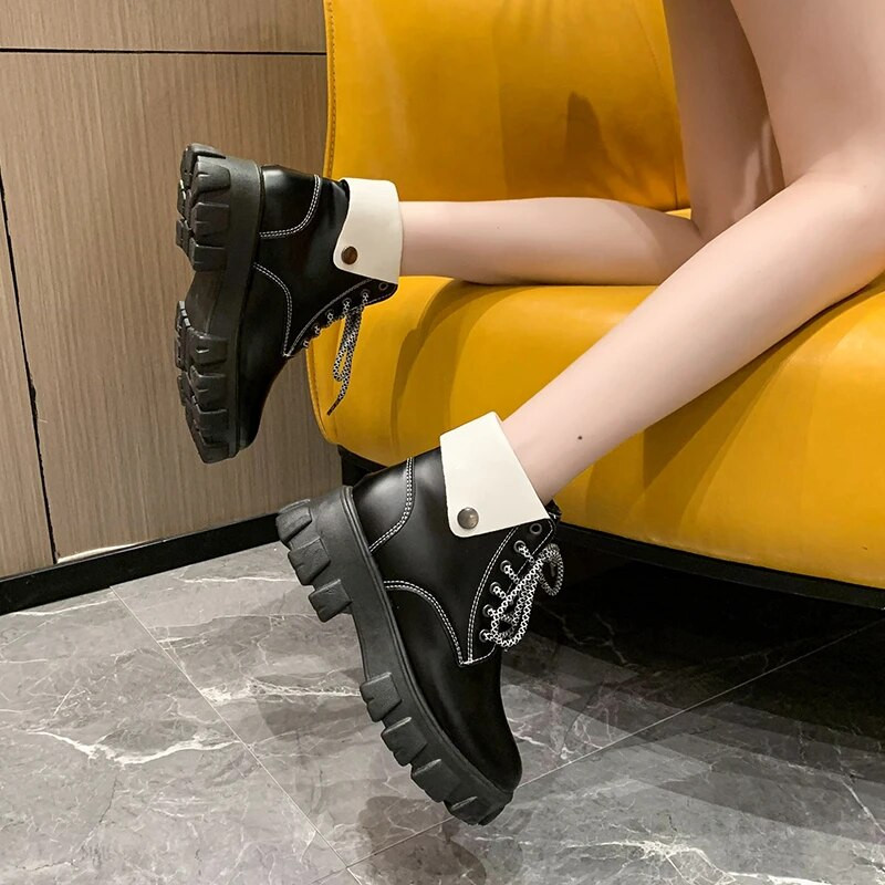 Νέες φθινοπωρινές και χειμερινές γυναικείες μπότες με κορδόνια από, γυαλιστερά, αντιολισθητικά παπούτσια με μανσέτες Μοντέρνες βρετανικές μπότες για κορίτσια