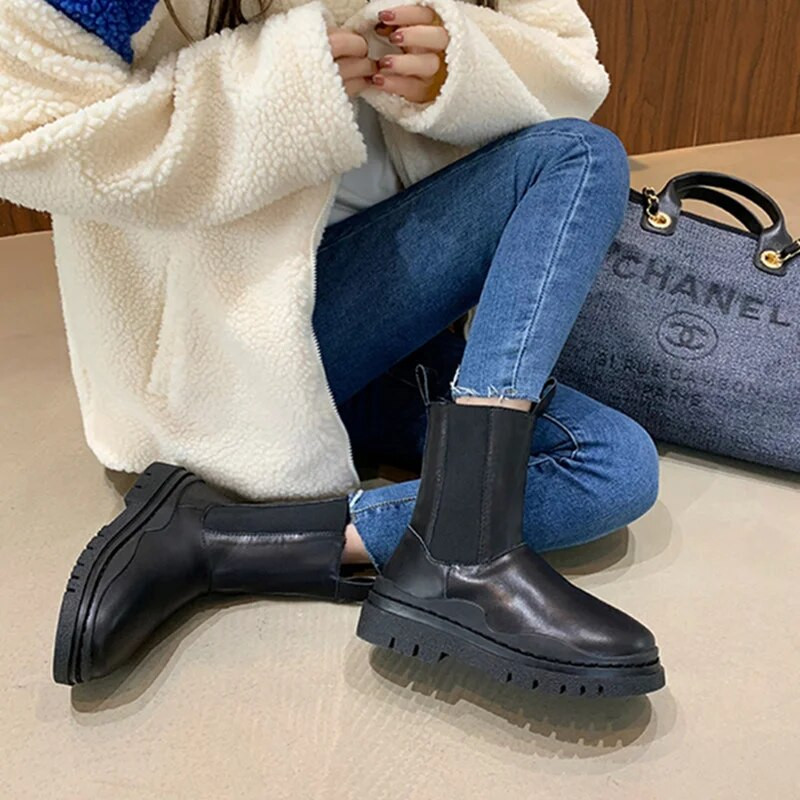 Νέες φθινοπωρινές και χειμερινές μπότες Chelsea 2024 Γυναικείες μπότες αστραγάλου με επένδυση από βελούδινες ζεστές αδιάβροχες μπότες χιονιού με χοντρή σόλα Plus Size