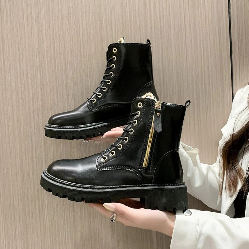 2024. aasta talv, uued naiste mardisaapad Moodsad kassikõrvad, ümmargused varbad, poolsaapad, küljelt tõmblukuga, paelad, kiiluga naiste saapad