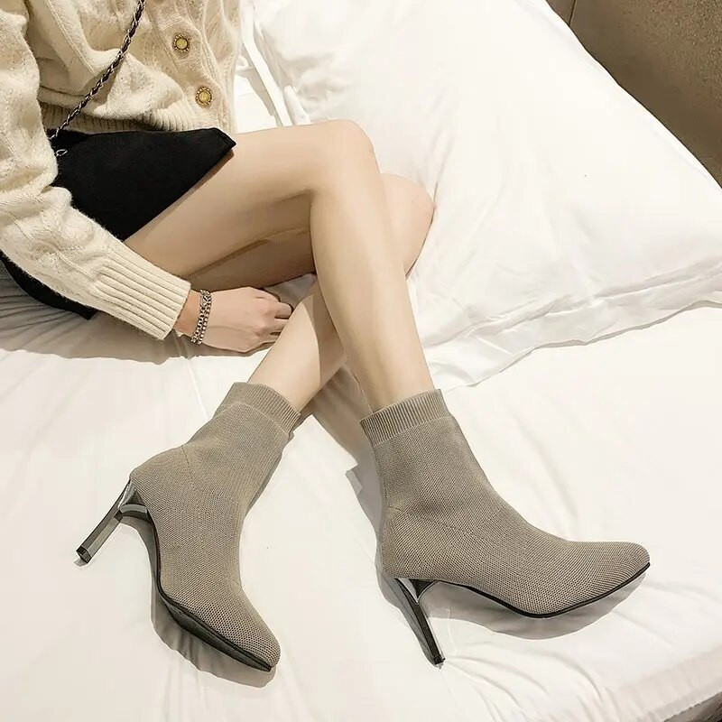 2024 m. ruduo ir žiema Seksualūs Kojinių Batai Megzti Tamprūs Batai Aukštakulniai Moteriški madingi batai Trumpi aulinukai Moteriški batai
