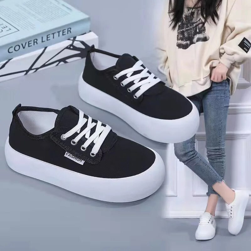 Moteriški laisvalaikio batai Pavasaris Vasara Nauji balti sportbačiai Orui pralaidūs drobiniai suvarstomi studentų sportbačiai Vienspalviai medžiaginiai batai moteris
