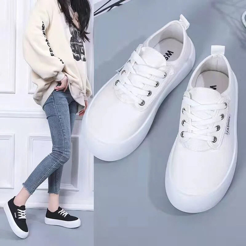 Moteriški laisvalaikio batai Pavasaris Vasara Nauji balti sportbačiai Orui pralaidūs drobiniai suvarstomi studentų sportbačiai Vienspalviai medžiaginiai batai moteris