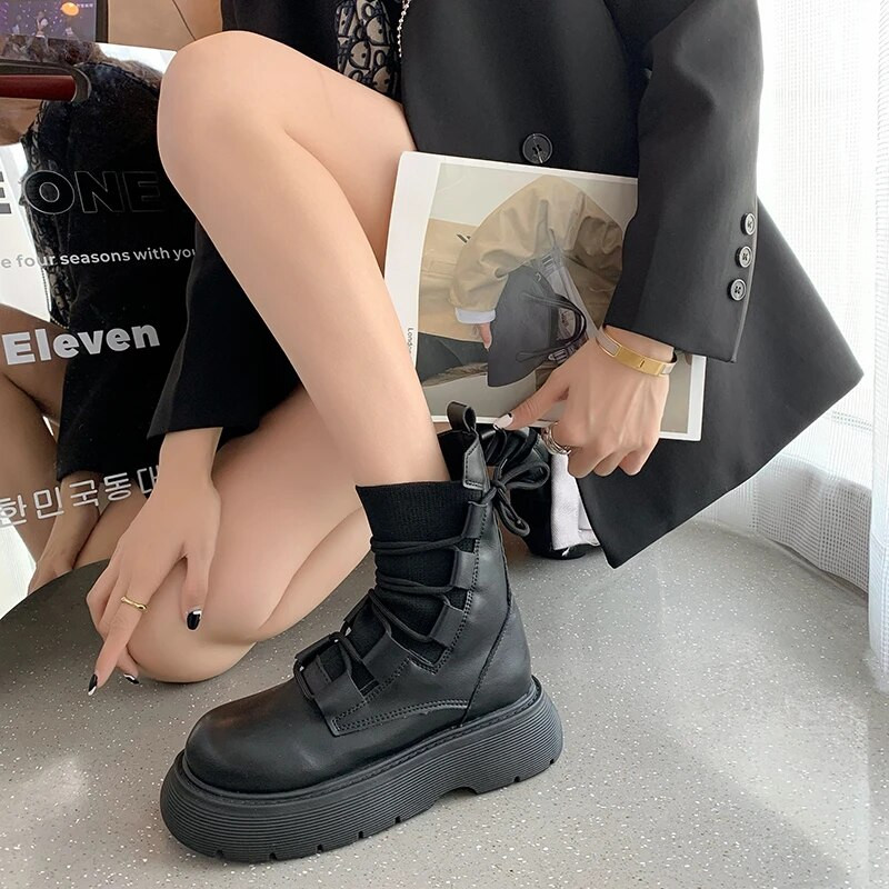 2023 m. tampraus audinio moteriški batai pavasario rudeniui studentams Laisvalaikio madingi batai Suvarstomi kryželiu surišti masyvūs apvalūs keturkampiai batai