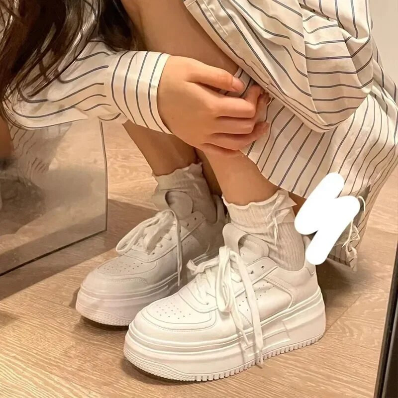 Naine vabaajajalatsid Paeltega platvormiga tossud Naiste mugavusjalatsid Naistele lamedad mood valged jooksujalatsid Naistele zapatos mujer