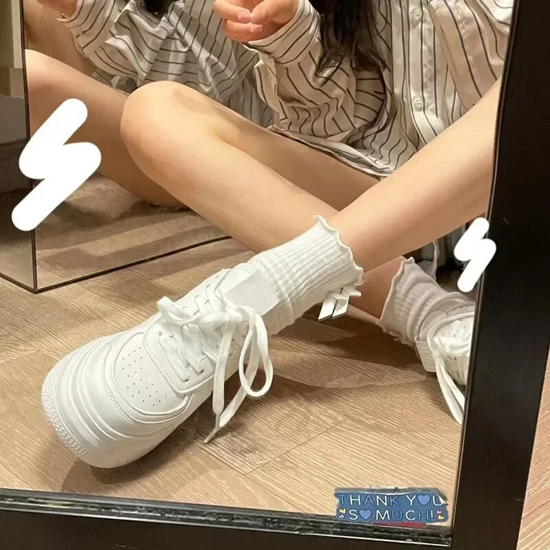 Naine vabaajajalatsid Paeltega platvormiga tossud Naiste mugavusjalatsid Naistele lamedad mood valged jooksujalatsid Naistele zapatos mujer