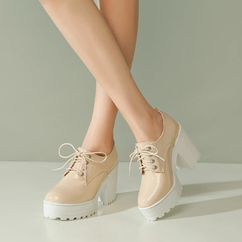 Klassikaline paelad naistele Mustad valged kõrged kontsad lühikesed saapad Euro stiilis naiste kingad sügisene kevadpunk kõrge kontsaga king