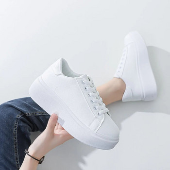 Нов стил Ежедневни спортни обувки с повдигаща се дебела подметка с удобно дъно и бял цвят, подходящи за жени с нисък ръст