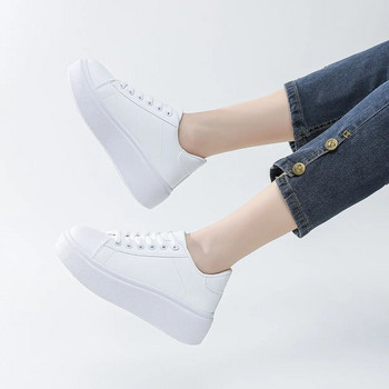 Нов стил Ежедневни спортни обувки с повдигаща се дебела подметка с удобно дъно и бял цвят, подходящи за жени с нисък ръст