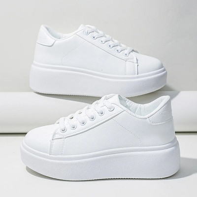 Uue stiili paksu tallaga liftiga vabaajaspordijalatsid mugava põhja ja valge värviga, mis sobivad lühikest kasvu naistele