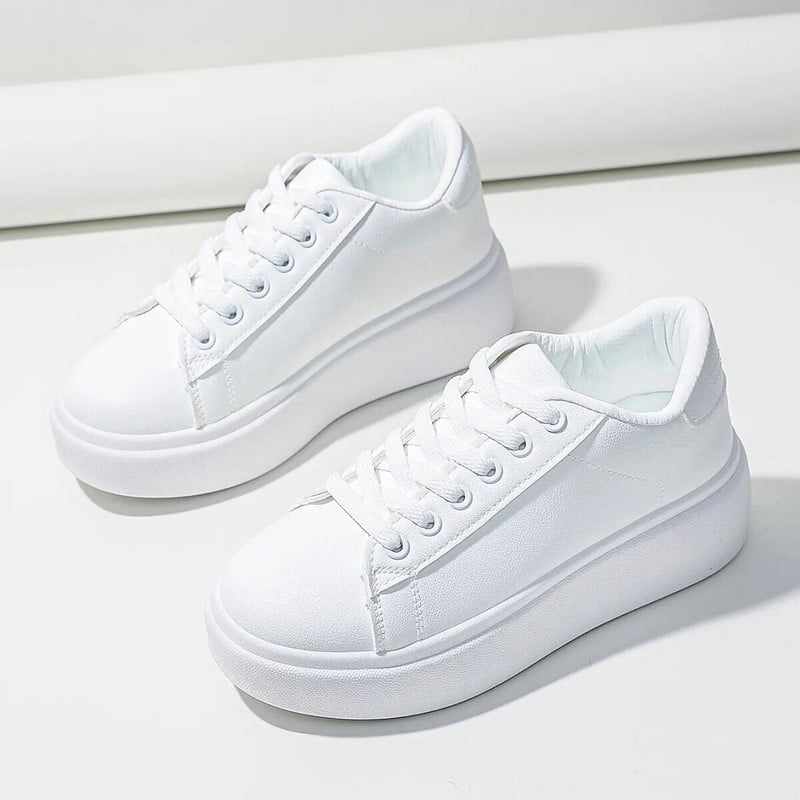 Uue stiili paksu tallaga liftiga vabaajaspordijalatsid mugava põhja ja valge värviga, mis sobivad lühikest kasvu naistele