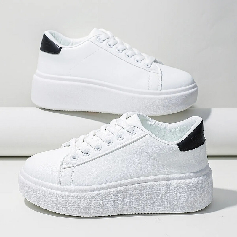 Uue stiili paksu tallaga liftiga vabaajaspordijalatsid mugava põhja ja valge värviga, mis sobivad lühikest kasvu naistele