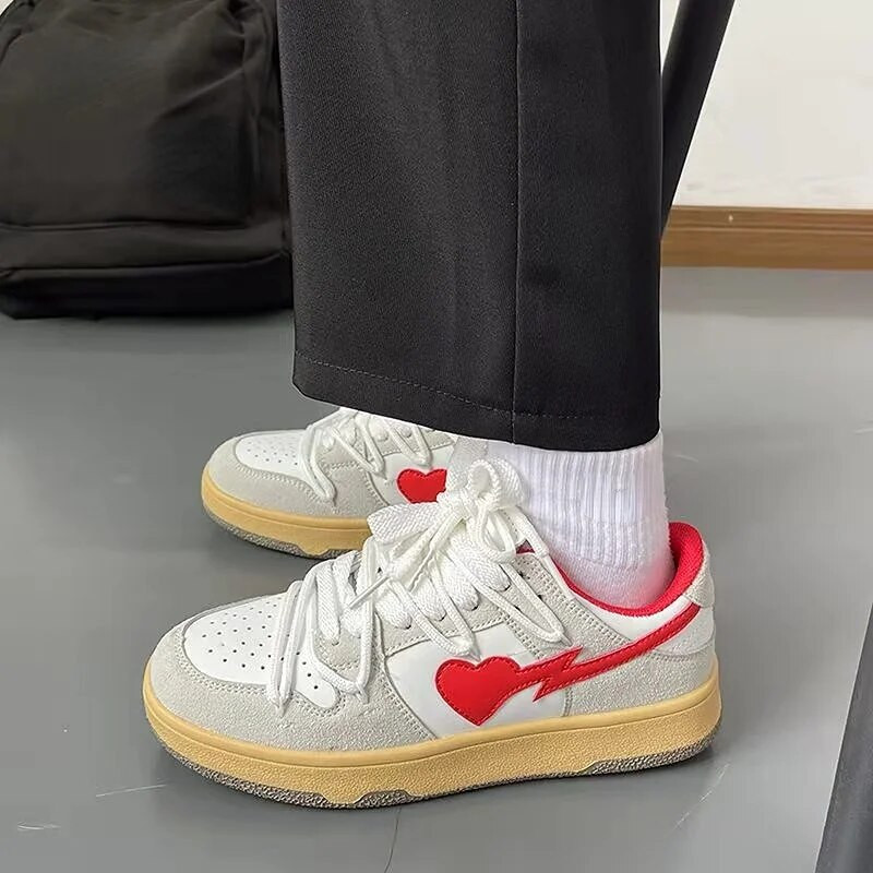 Μόδα αθλητικά παπούτσια Breathable Love Couple Lace Up Outdoor Casual Low Vulcanized παπούτσια Αντιολισθητικά Running 2023 Νέα γυναικεία αθλητικά παπούτσια