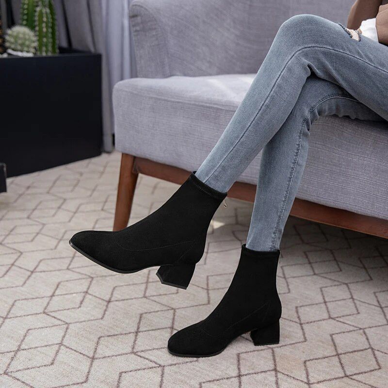 2023. aasta uued poolsaapad naistele Ruudukujulised moekingad Flock Talvised lühikesed saapad Tõmblukuga kandilised kontsad Mugavad naistekingad31-43