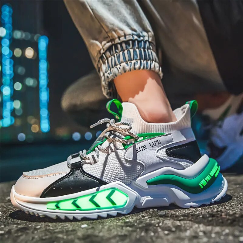 Vyriški batai 2023 nauji storapadžiai vyriški sportiniai bateliai tinkliniu paviršiumi šviečiantys bėgimo bateliai pralaidūs orui ir patogūs laisvalaikio batai