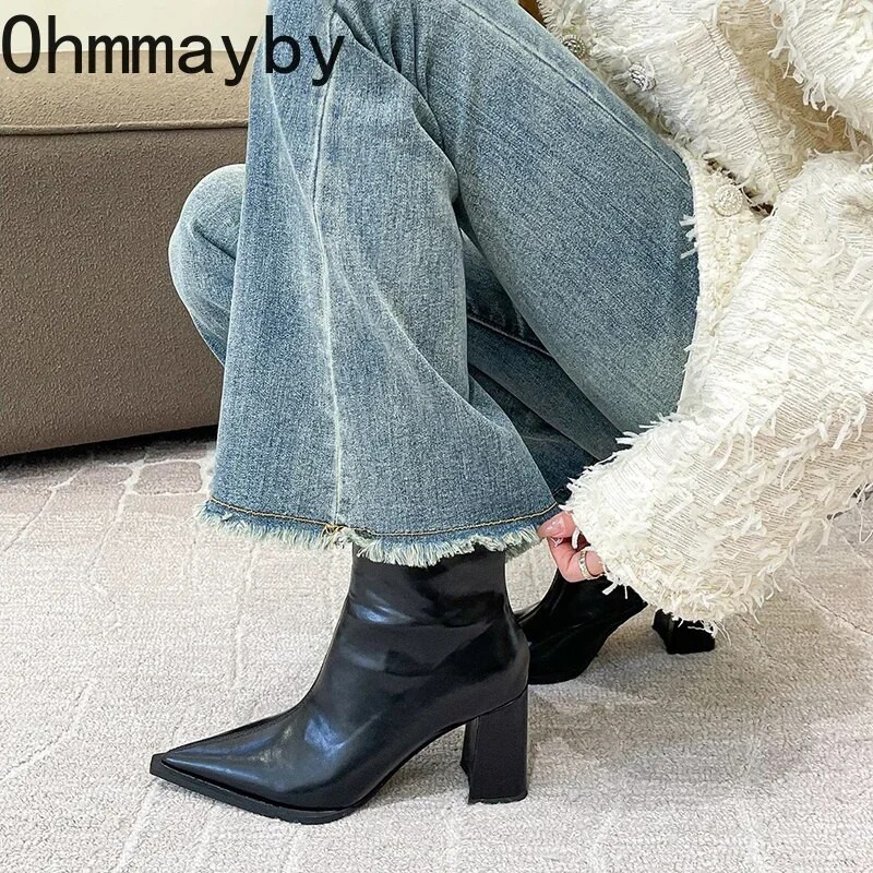 Χειμερινοί σχεδιαστές μπότες αστραγάλου μόδας Φερμουάρ πίσω με μυτερές γυναικείες κομψές κοντές βελούδινες κοντές μπότες ψηλοτάκουνα γυναικεία υποδήματα