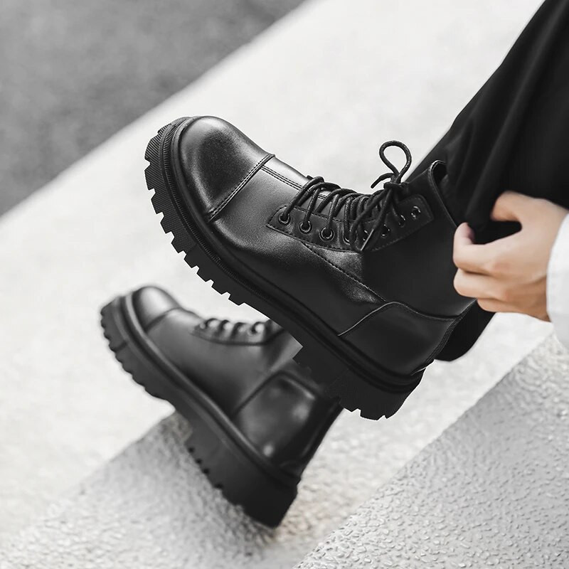 Vyriški britiško stiliaus motociklo odiniai batai juodi suvarstomi užtrauktuku Martin batai madingi vidutinio ilgio kariški jojimo batai lauke