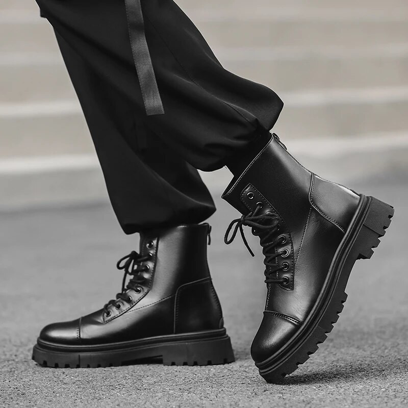 Vyriški britiško stiliaus motociklo odiniai batai juodi suvarstomi užtrauktuku Martin batai madingi vidutinio ilgio kariški jojimo batai lauke