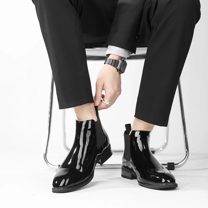 Meeste Chelsea saapad, mustad vabaaja saapad, lühikesed saapad Vintage mood kauboi poolsaapad lakknahast vabaaja läikivad poolsaapad