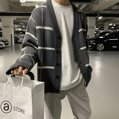 Rudens ziemas vintage trikotāža 2023. g. luksusa trikotāžas džemperis vīriešiem ar garām piedurknēm ikdienas ielas apģērba mētelis ar V kakla izgriezumu