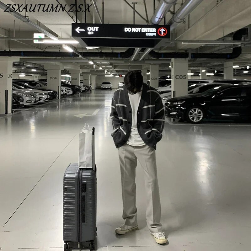 Rudens ziemas vintage trikotāža 2023. g. luksusa trikotāžas džemperis vīriešiem ar garām piedurknēm ikdienas ielas apģērba mētelis ar V kakla izgriezumu