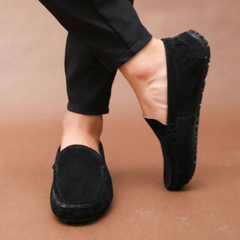 Νέα ανδρικά casual παπούτσια Μόδα καλοκαιρινά ανδρικά παπούτσια Suede δερμάτινα ανδρικά loafers μοκασίνια Μάρκα slip on ανδρικά επίπεδα παπούτσια οδήγησης Μαύρα