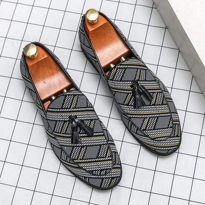 Σχεδιαστής πολυτελείας Νέα ρετρό ανδρικές μυτερές φούντες Σχέδιο λουστρίνι Παπούτσια Loafers Ανδρικά υποδήματα φορέματος για γάμους