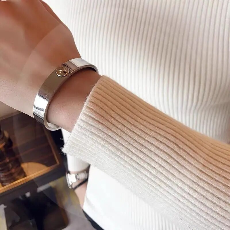 Ανδρικό πουλόβερ με ζιβάγκο φθινόπωρο/χειμώνα 2022 Μόδα ριγέ μονόχρωμο Ζεστό πλεκτό πουλόβερ Ανδρικά πουλόβερ με διπλό γιακά με λεπτή εφαρμογή