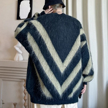 Ανδρικά πουλόβερ με ρίγες χειμωνιάτικη θέση Ανδρικά πουλόβερ με λαιμόκοψη σε O που ταιριάζουν χαλαρά, casual πουλόβερ High Street Ανδρικά πουλόβερ Ανδρικά ρούχα